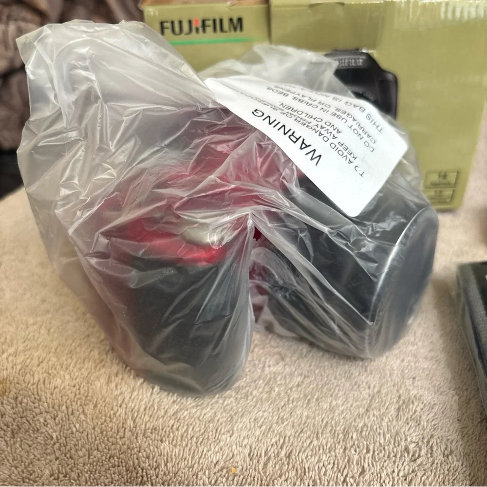 Fujifilm FinePix SL300 14 Mega Pixel 30x Zoom Digital Camera Brand New RED